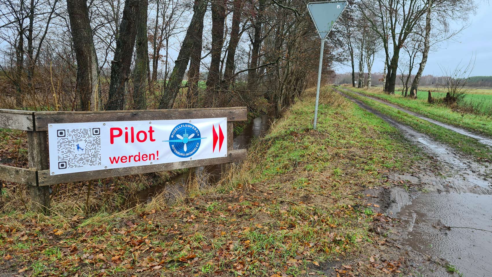 MFVR-Einfahrt Einfahrtbereich auf das Gelände des Modellflugverein Rotenburg.